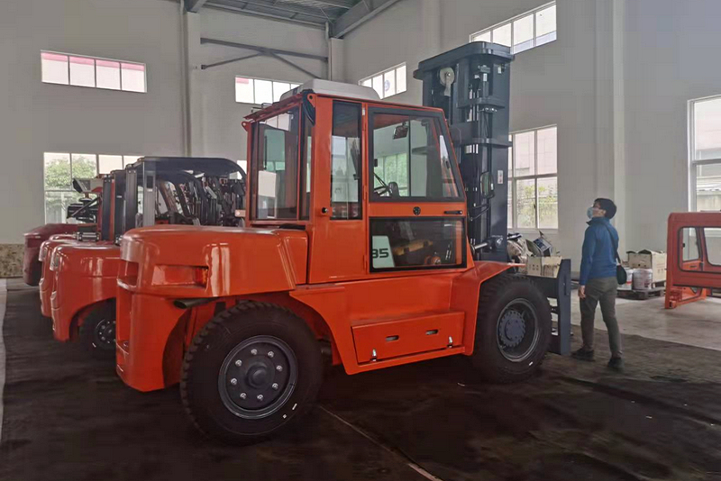Russia - 1 Unit HELI CPCD85 Forklift