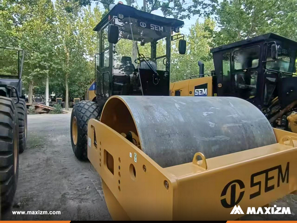 Cambodia - 1 Unit SEM512 Road Roller