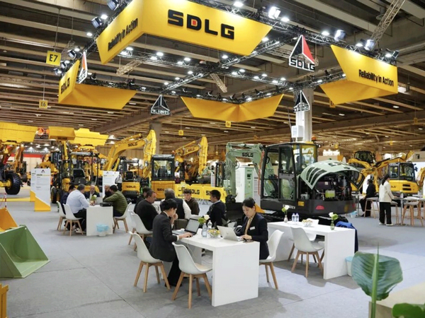 SDLG Showcases Green Innovation at SaMoTer 2026, Wins International Innovation Award