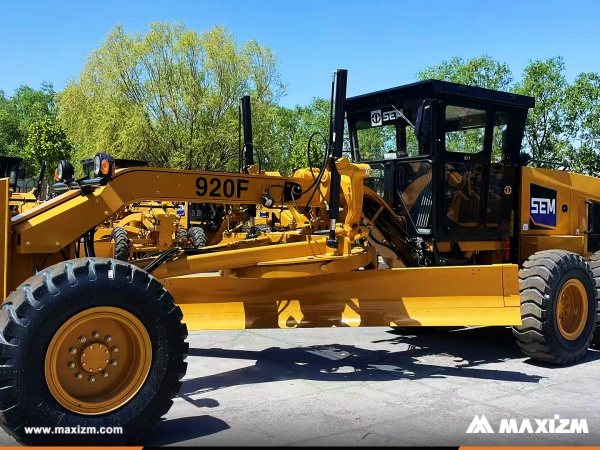 Panama - 1 Unit SEM 920F Motor Grader
