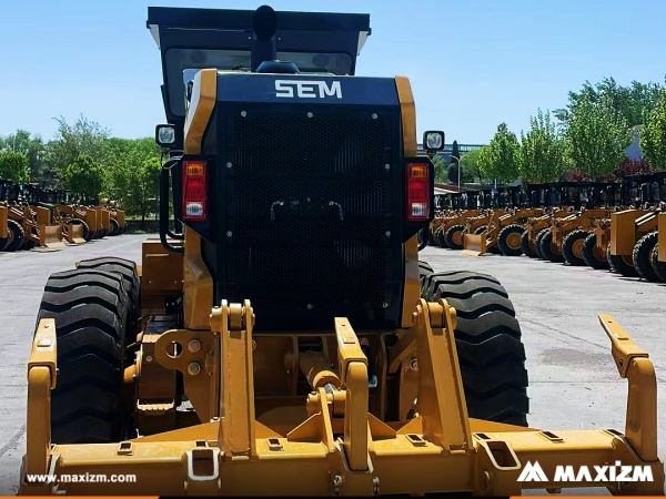 Panama - 1 Unit SEM 920F Motor Grader