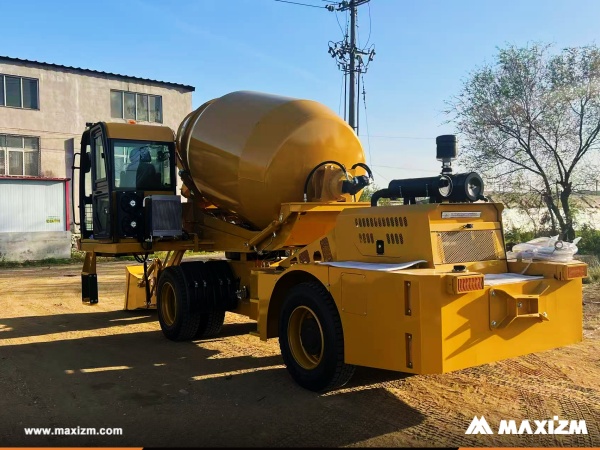 Peru - 1 Unit XCMG Self-loading Concrete Mixer SLM4