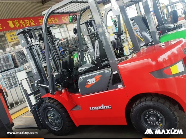 Armenia - 1 Unit XCMG XC7-SR10 Skid Steer Loader & 1 LONKING CPCD30 Forklift