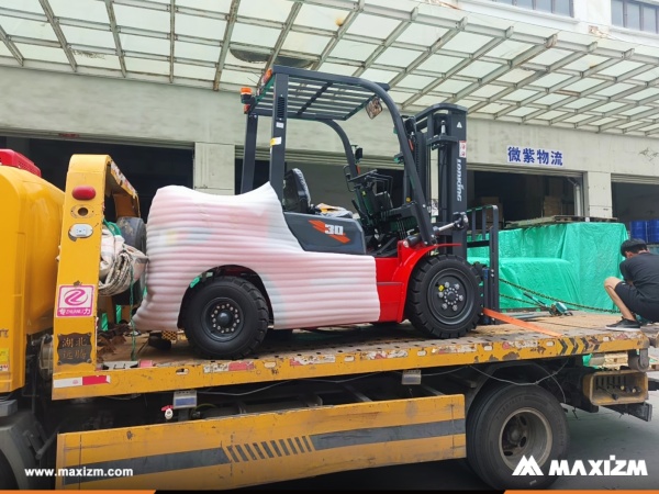 Armenia - 1 Unit XCMG XC7-SR10 Skid Steer Loader & 1 LONKING CPCD30 Forklift
